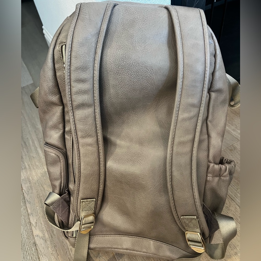 Itzy Ritzy Boss Diaper Bag Backpack - Vanilla Latte - Picture 12 of 13
